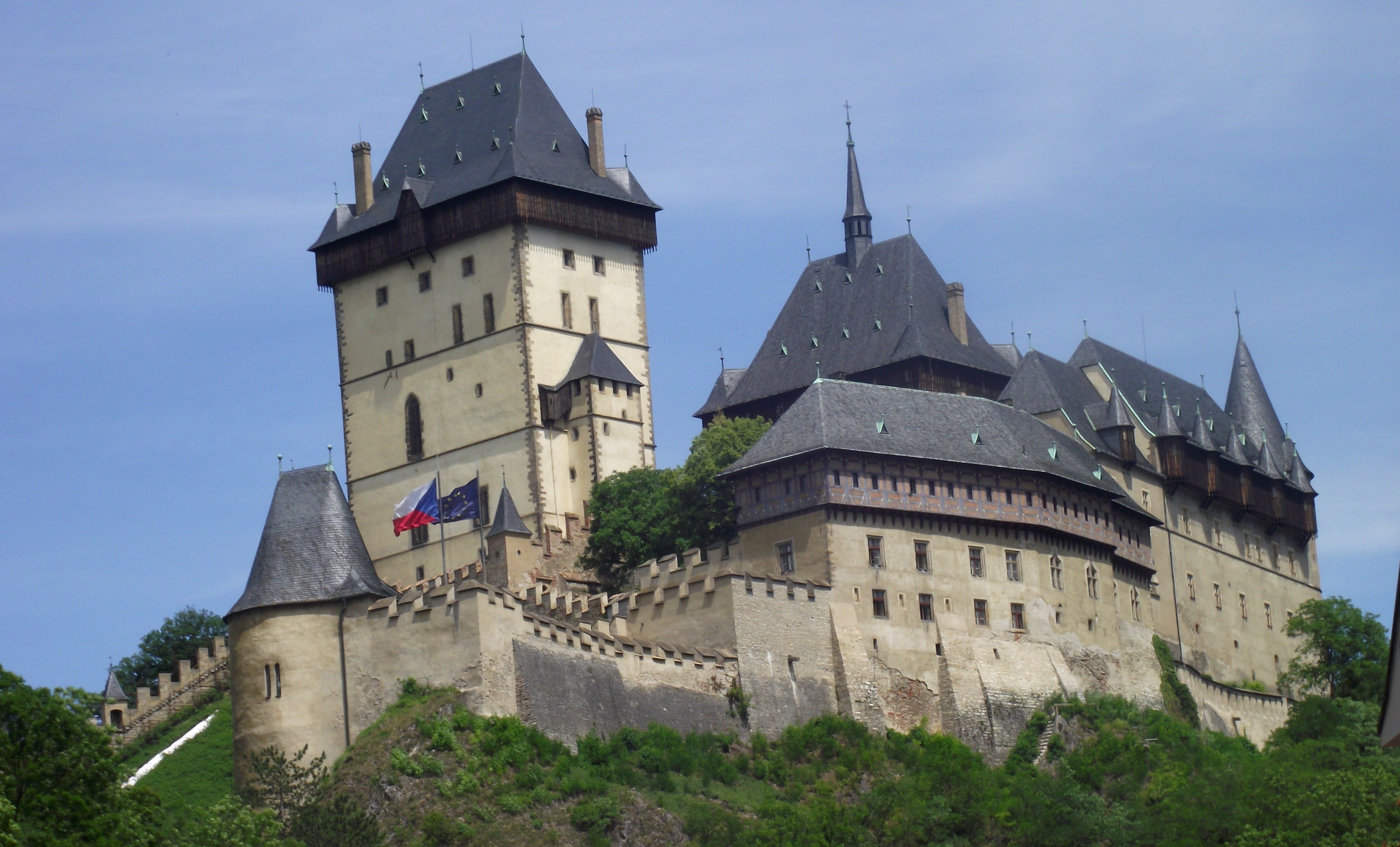 Let balonem Karlštejn, výhled na hrad